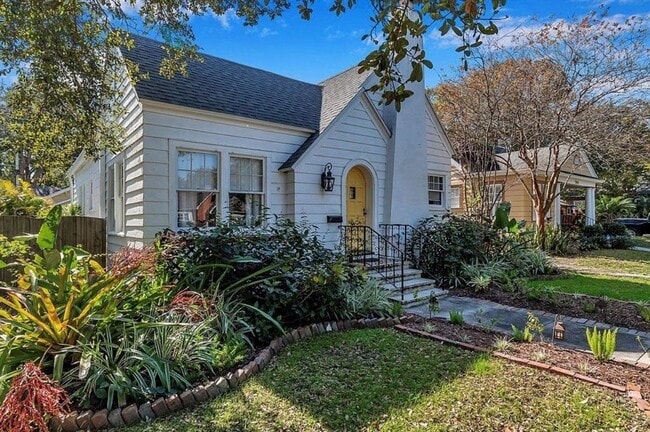 Building Photo - 316 18th Ave NE