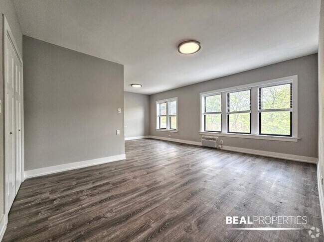 Building Photo - 1 bedroom in CHICAGO IL 60613 Unit S3 Rental