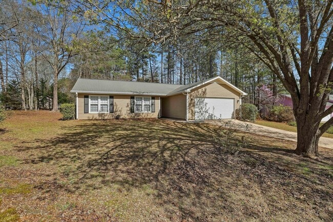 Photo - 3/2 PTC Ranch. Updated house on Corner Lot in Starr's Mill District.