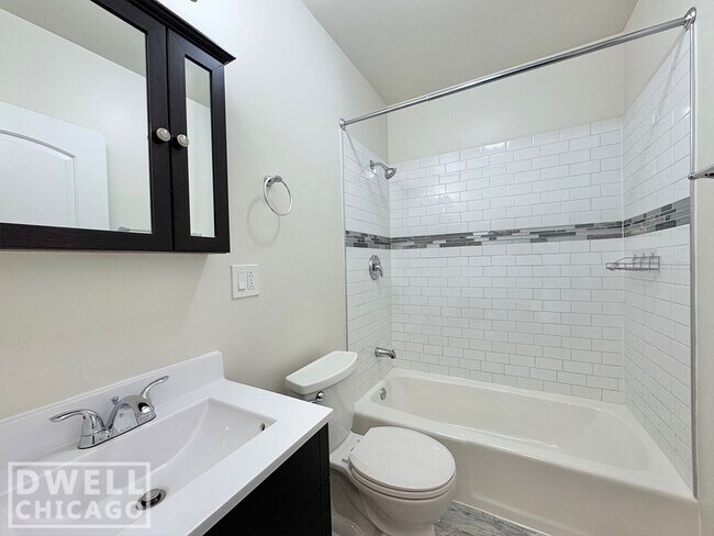 Photo - 916 W Waveland Ave Unit 3B