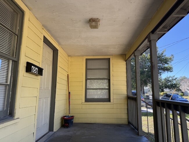 Building Photo - 656 NE Lake Dr