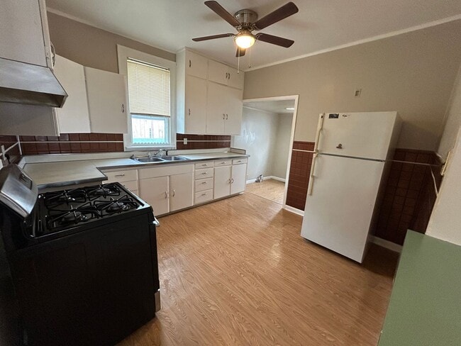 Photo - 2041 Cedar St