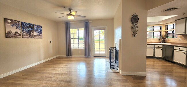 Great room & kitchen - 6885 E Cochise Rd Unidad #119