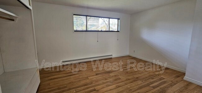 Photo - 1480 Leaside Ave