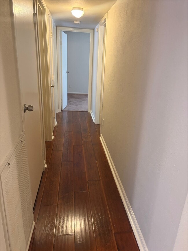 Building Photo - 9 Wolfhound Ln