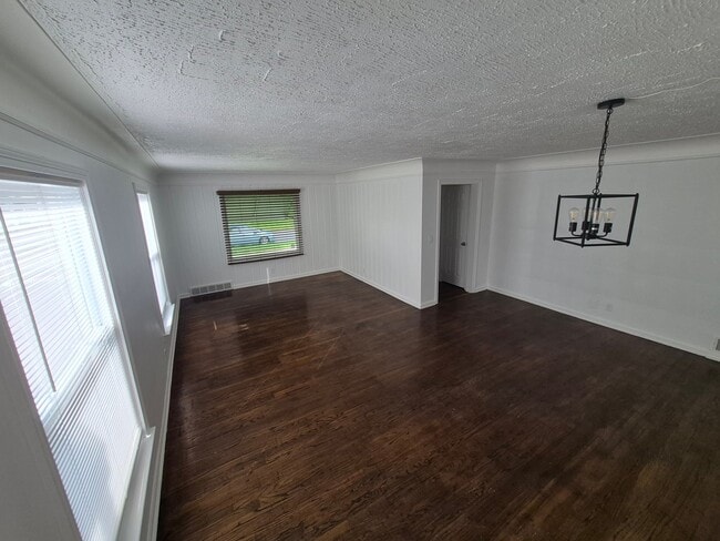 Photo - 2038 Copeman Blvd