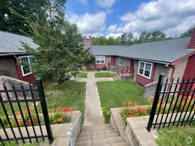 Building Photo - 2BD 2BA Townhome