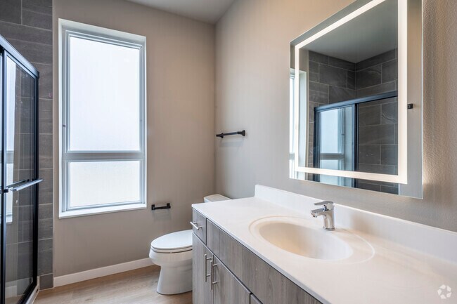 2BR, 2BA - 1198SF - Bathroom