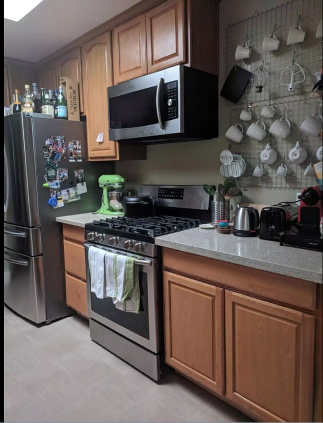 Photo - 832 San Rafael St Unit Master Bedroom