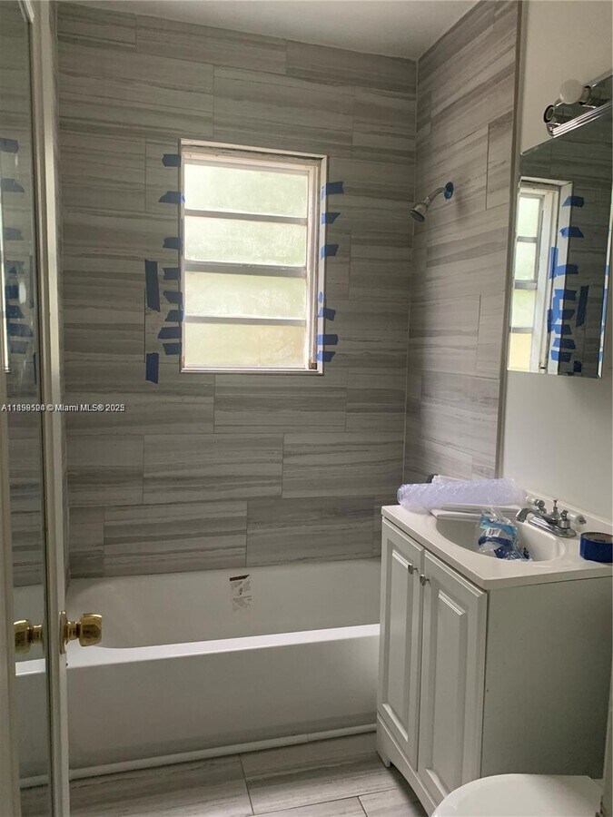 Photo - 12215 NE 9th Ave Unidad 12215