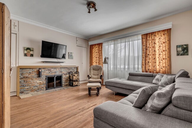 Photo - 2391 Boul Laurier Unit In front of Ulaval