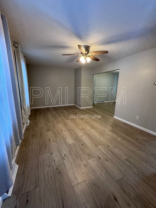 Photo - 782 Akron Blvd