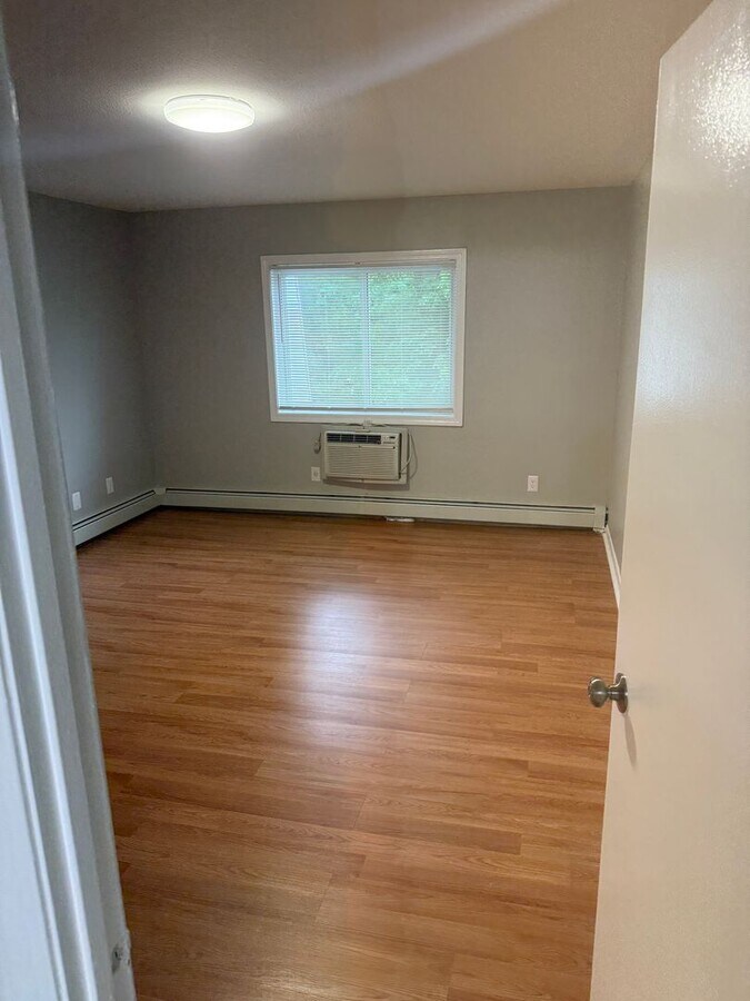 Photo - Spacious 1 Bed - 1 Bath Apartment in Crans... Unit 433 Oaklawn Ave  322