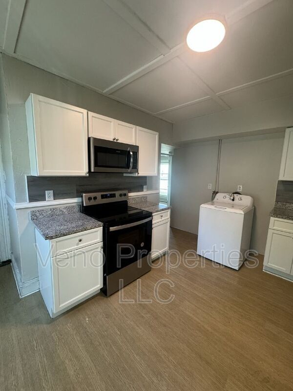 Photo - 129 N 3rd Ave