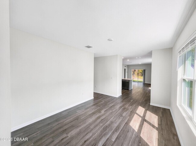 Photo - 982 Commons Wy