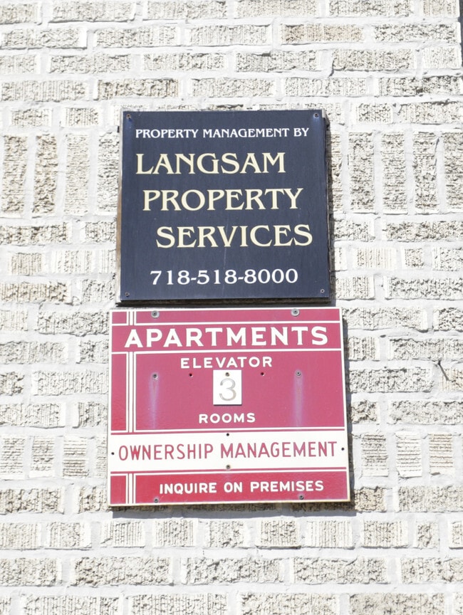 Photo - 1365 Findlay Ave