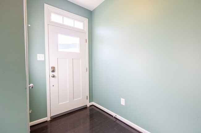 Photo - Lovely 3 BR/2.5 BA EOG Townhome in Glen Bu...