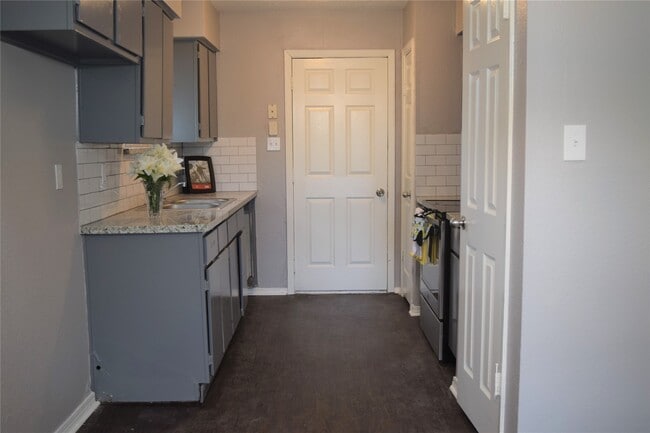 Photo - 15406 Willview Rd