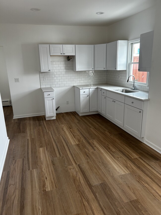 Photo - 143 Armstrong Ave Unidad First Floor