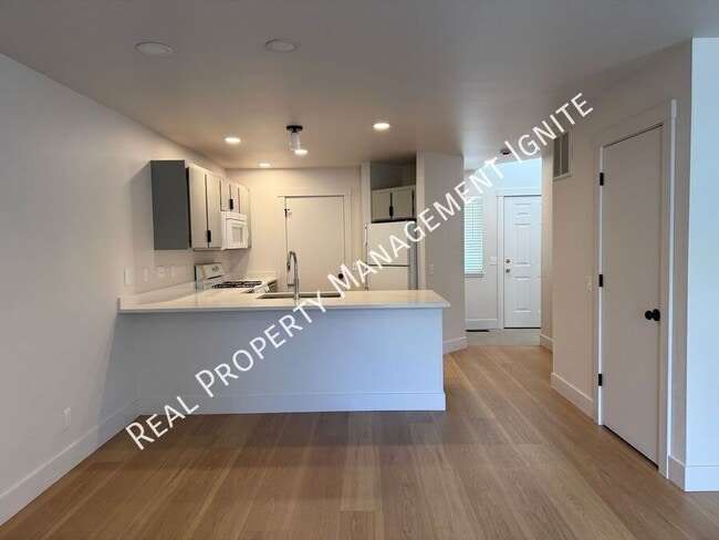 Photo - 1972 NE Sams Loop Unit 4