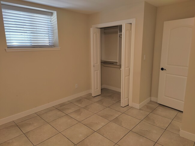 Photo - 4296 Dundas St