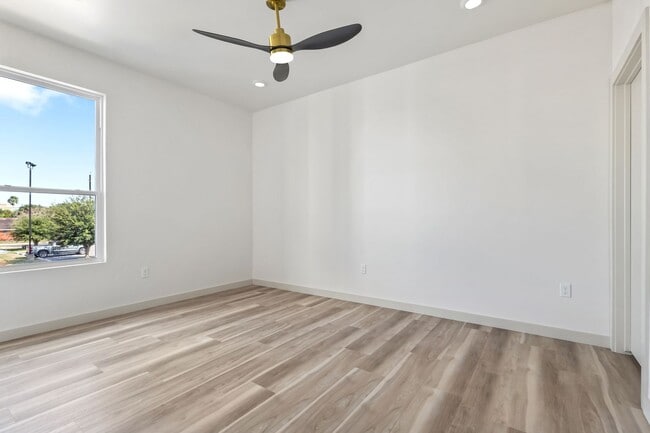 Photo - 225 E New Hampshire St Unidad #14