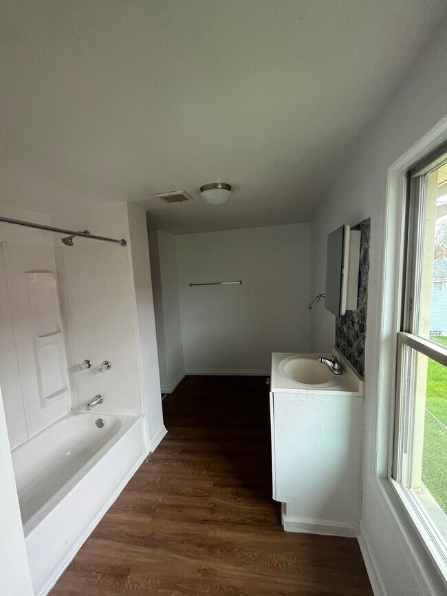 Photo - 410-412-412 Scio St Unidad 410 Scio St