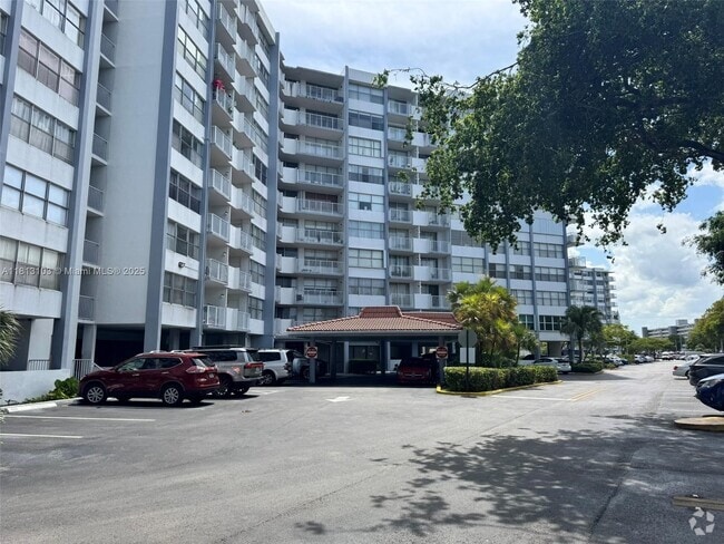 Building Photo - 1300 NE Miami Gardens Dr Unit 521E Rental