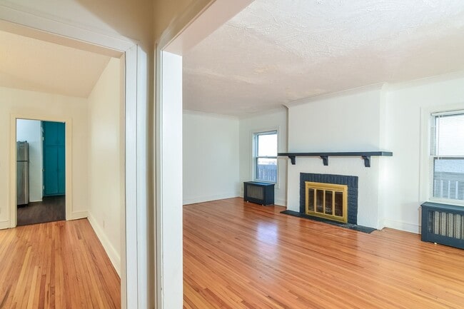 Photo - 1067-1069 Saint Clair Avenue Unit 1067