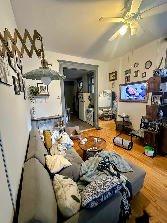 Living Room - 1901 S Allport St Unit 1R