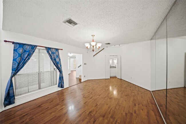 Photo - 1998 Augusta Dr