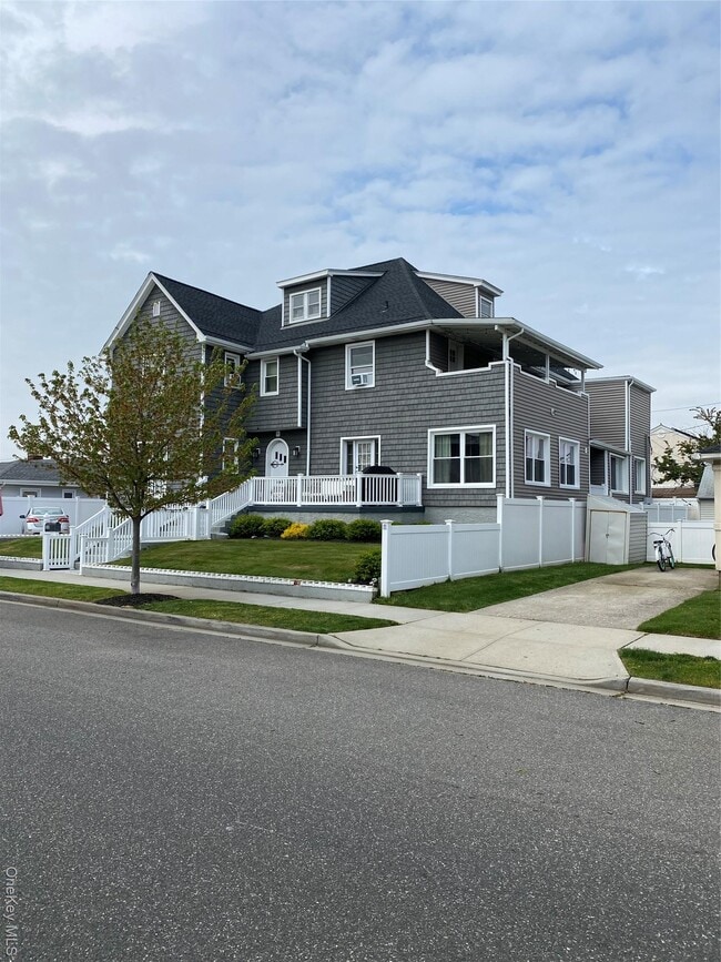 Photo - 265 E Chester St