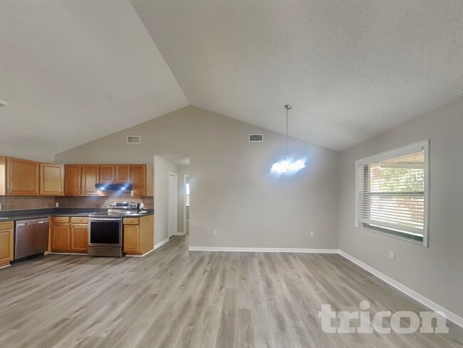 Photo - 352 N Fork Pl