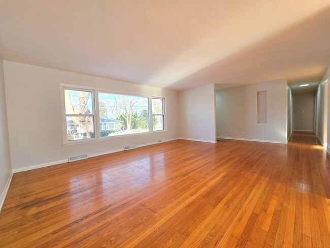 Photo - 29 E Lake Shore Dr