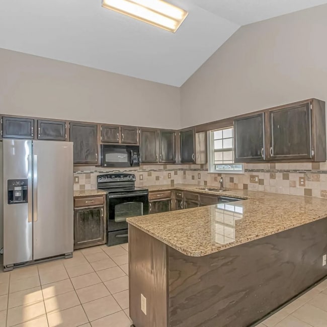 Photo - 961 Castlewood Dr