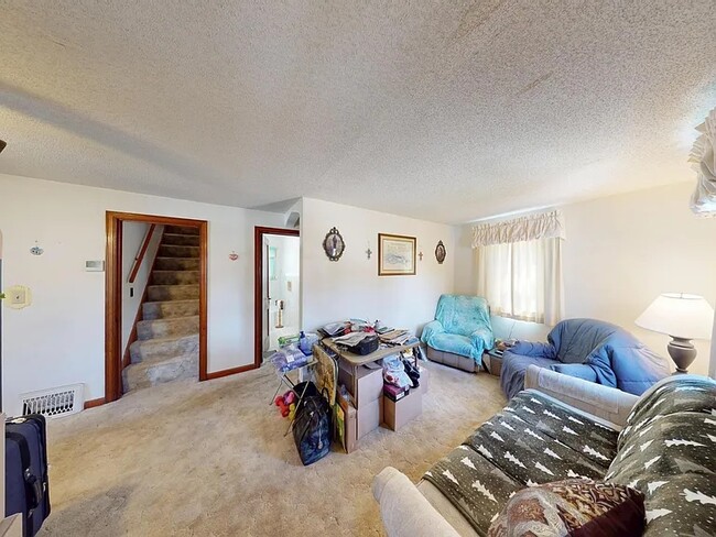 Photo - 430 Ulstad Ave