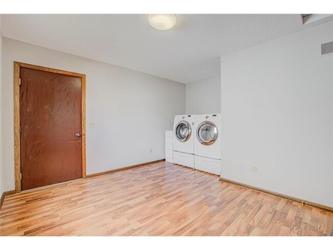 Photo - 111 Franklin Ave SW