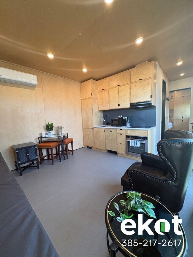 Building Photo - Stowell-SLC-Emery Manor Unit Emery Manor