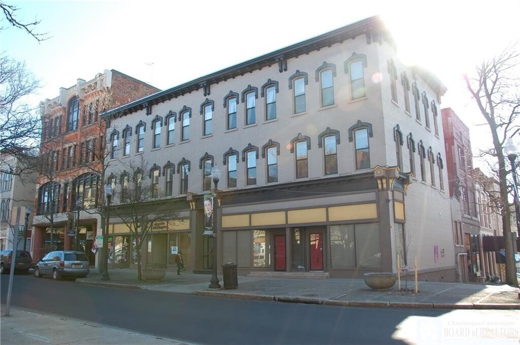 Photo - 100-104 E 3rd St