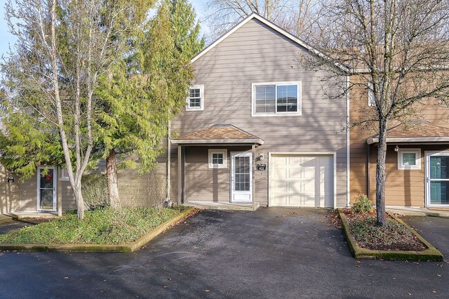 Great Location! 2 bedroom, 2.5 Bathroom To... - Great Location! 2 bedroom, 2.5 Bathroom To... Townhome
