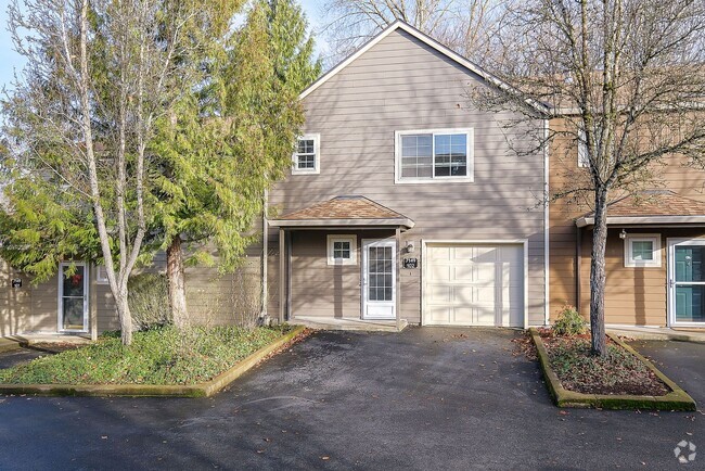 Building Photo - Great Location! 2 bedroom, 2.5 Bathroom To... Rental