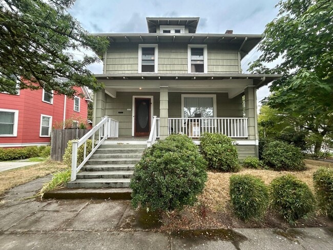 Building Photo - Stunning 3 Bed, 1.5 Bath Modern Vintage Po... Rental