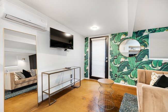 Photo - 1525 E Diamond St Unit 1