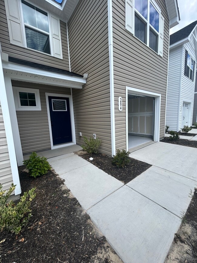 Building Photo - 284 Meadows Dr Rental
