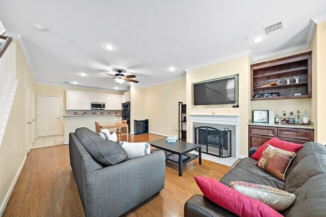 Photo - 90 McGowen St