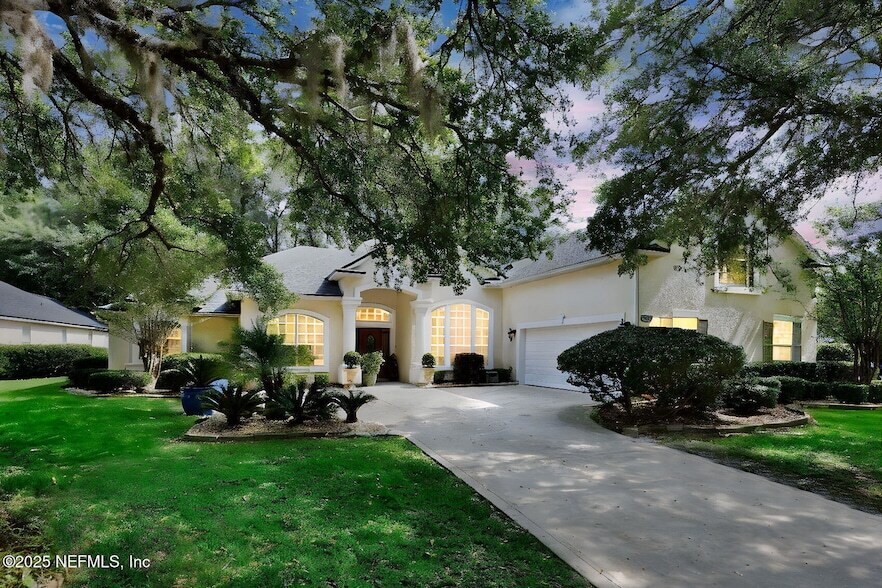 Photo - 526 Oakmont Dr House
