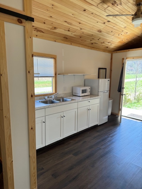 Photo - 9824 Hwy 421 S