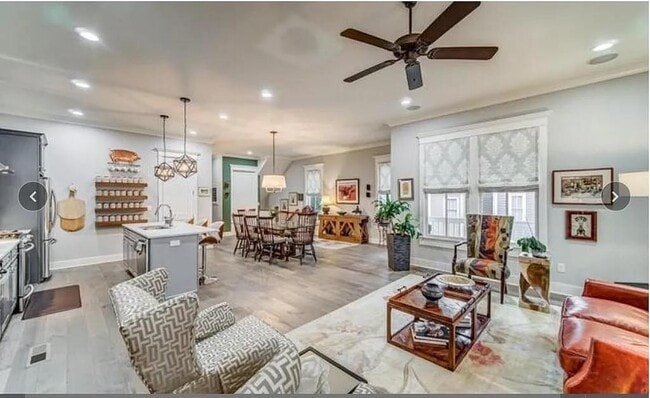 Photo - 830 Grove Bnd