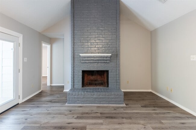 Photo - 76 Hickory Oak Dr