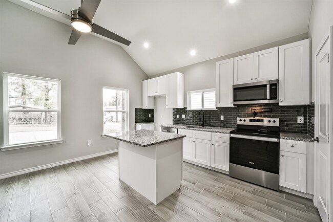 Photo - 16613 E Lynbrook